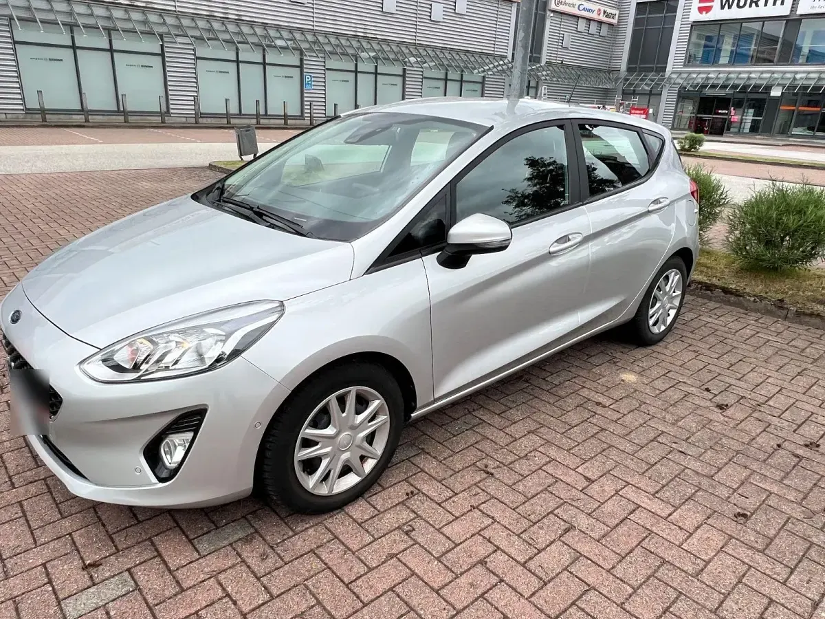 Gebraucht Ford Fiesta Cool & Connect 101 PS (74 kW) 2018 Silber Kleinwagen