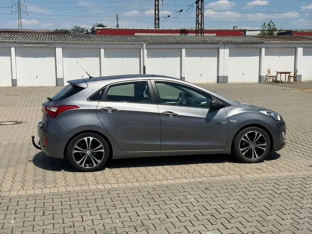 Gebraucht Hyundai i30 Style 110 PS (80 kW) 2012 Grau Limousine