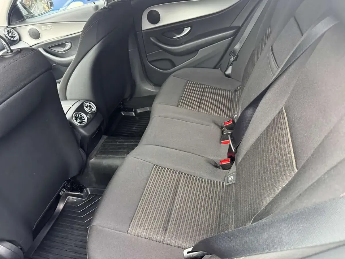 Gebraucht Mercedes E220 194 PS (142 kW) 2018 Silber Limousine