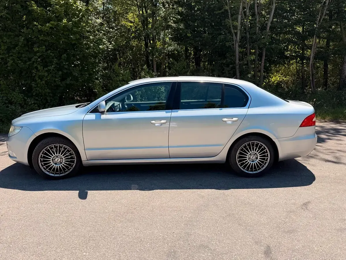 Gebraucht Skoda Superb 170 PS (125 kW) 2009 Grau Limousine