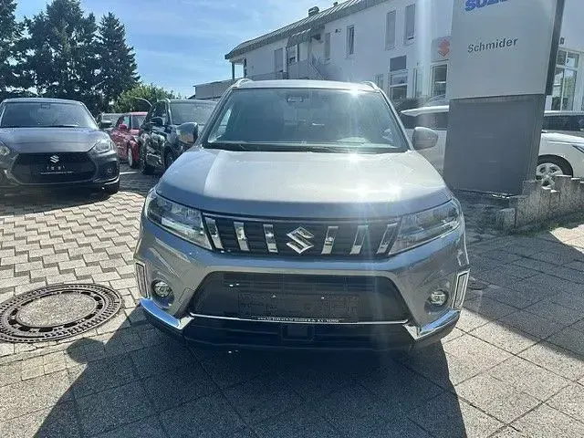 Gebraucht Suzuki Vitara Comfort 102 PS (75 kW) 2022 Grau SUV