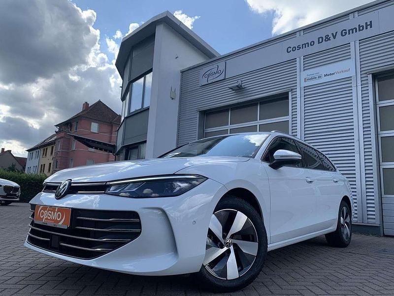 Pure white Gebraucht 2024 VW Passat Business Kombi | 33.340 € (Superpreis) - Bild 1/4