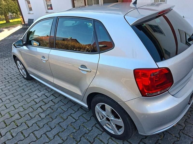 Usado VW Polo Match 90 HP (66 kW) 2013 Prateado Citadino