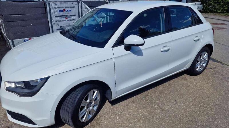 Weiß Gebraucht 2012 Audi A1 Sportback Ambition Kleinwagen | 10.700 € (Etwas zu teuer) - Bild 1/4