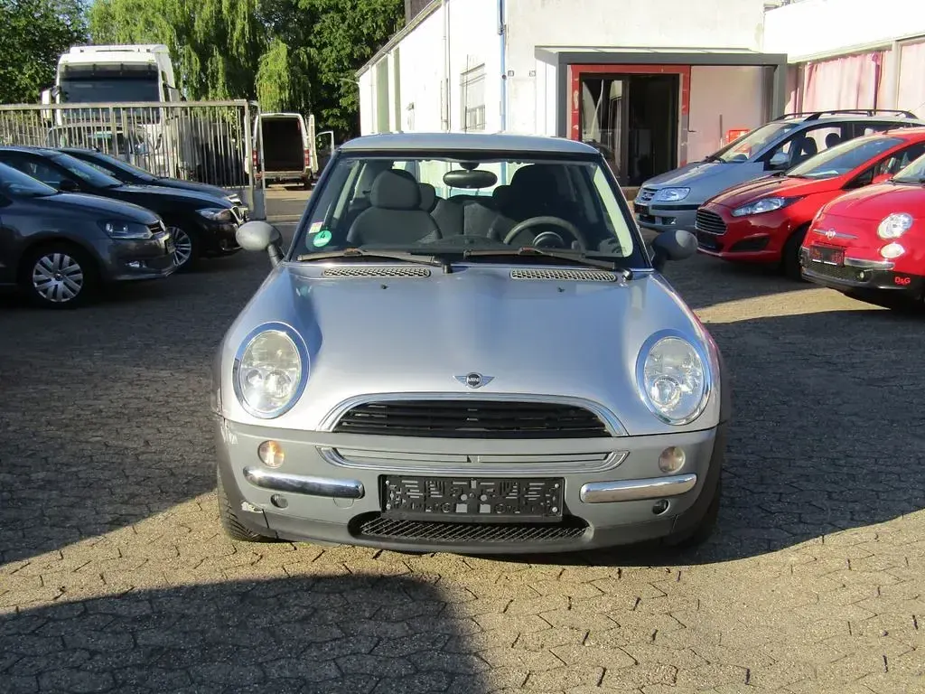 Gebraucht Mini ONE 90 PS (66 kW) 2002 Pure silver metallic Kleinwagen