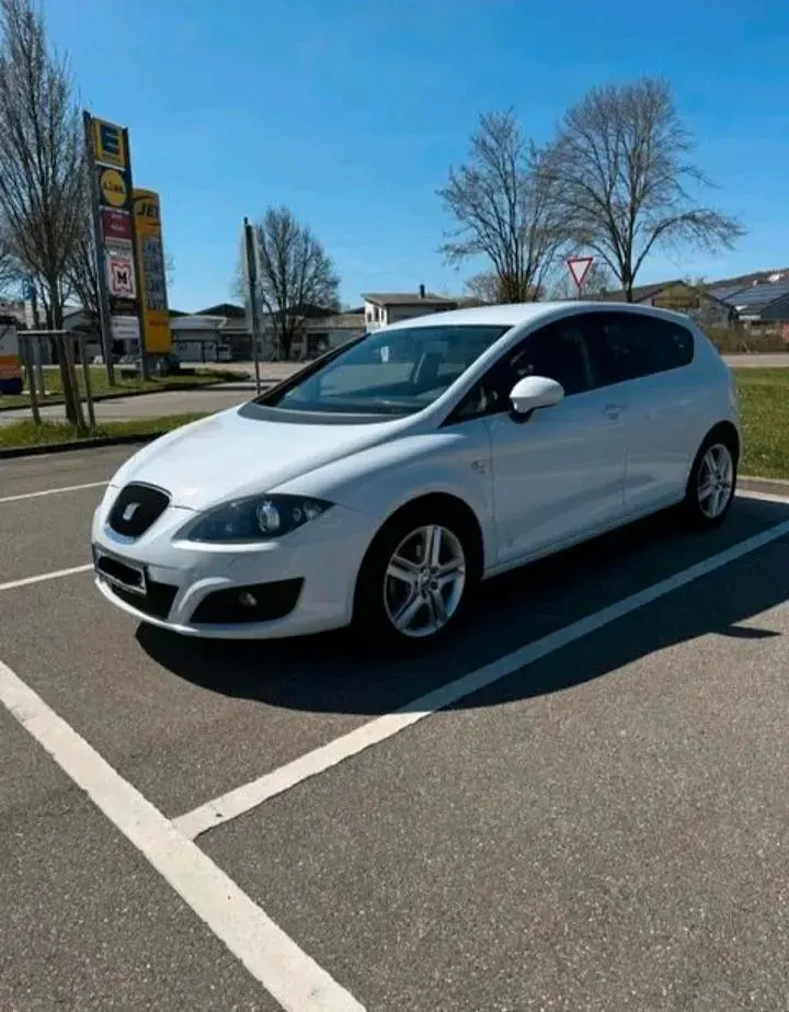 Gebraucht Seat Leon 105 PS (77 kW) 2012 Weiß Kleinwagen
