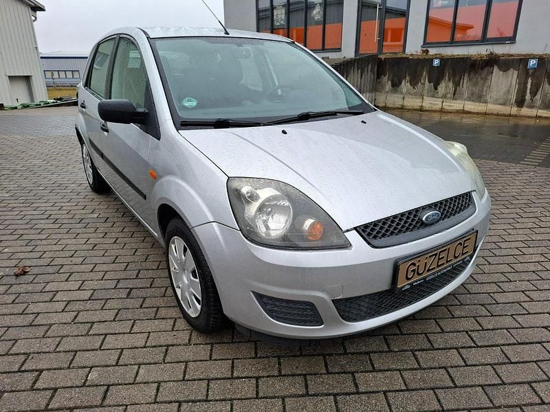 Gebraucht Ford Fiesta 69 PS (50 kW) 2007 Silber Kleinwagen