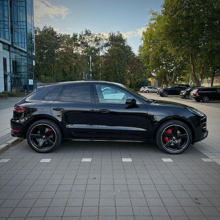 Schwarz Gebraucht 2016 Porsche Macan Turbo SUV | 35.800 € (Fairer Preis) - Bild 1/4
