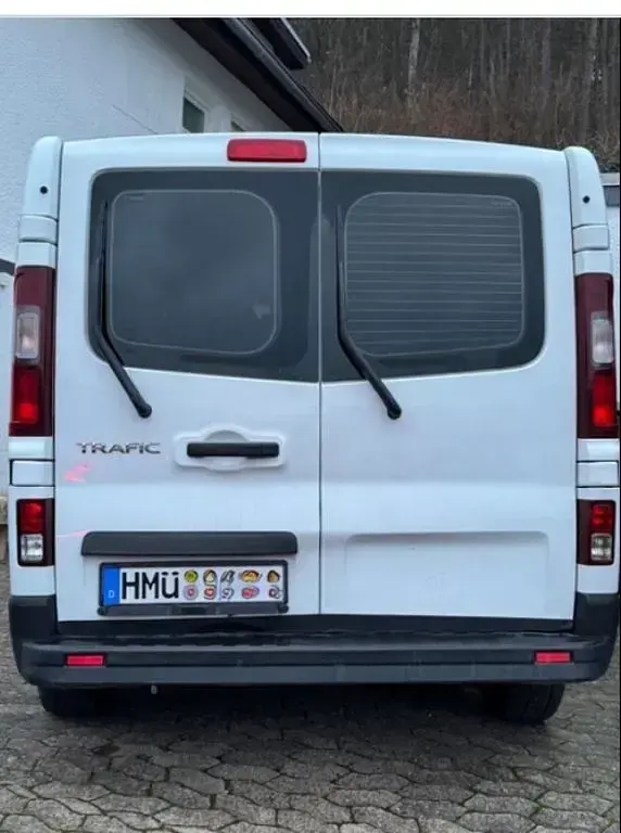Second-hand Renault Trafic 109 CP (80 kW) 2016 Alb Monovolum