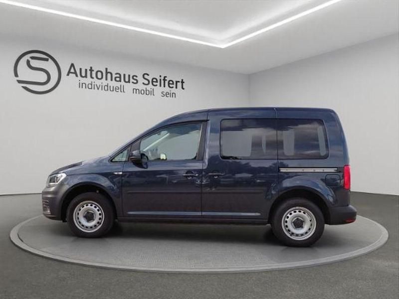 Gebraucht VW Caddy Trendline 102 PS (75 kW) 2020 Starlight blue metallic (metallic) Van / Kleinbus