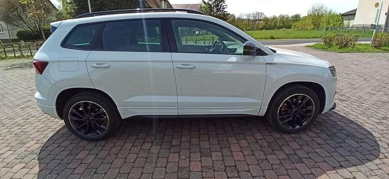 Gebraucht Skoda Karoq SportLine 150 PS (110 kW) 2023 Weiß SUV