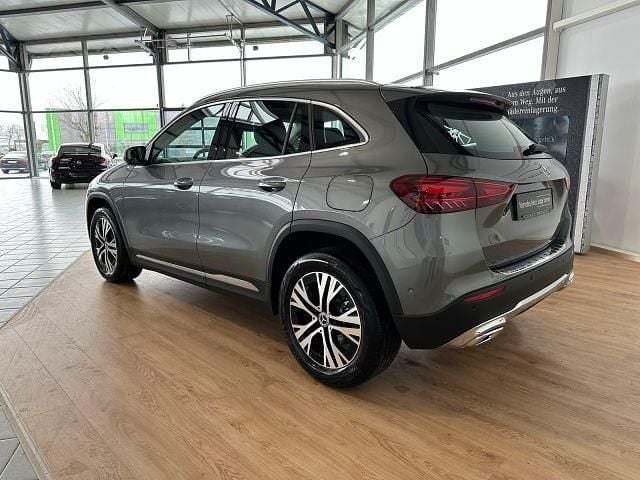 Gebraucht Mercedes GLA200 Progressive 163 PS (119 kW) 2025 Grau SUV
