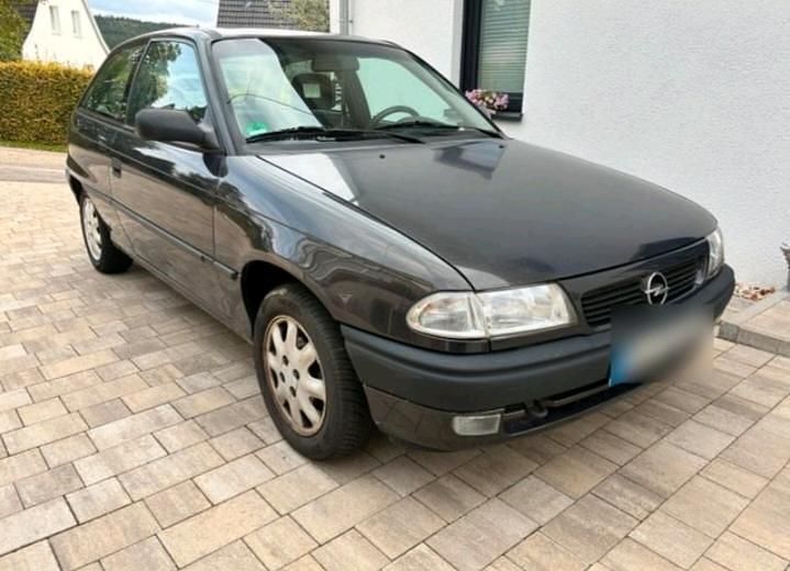 Schwarz Gebraucht 1996 Opel Astra Kleinwagen | 550 € (Guter Preis) - Bild 1/4