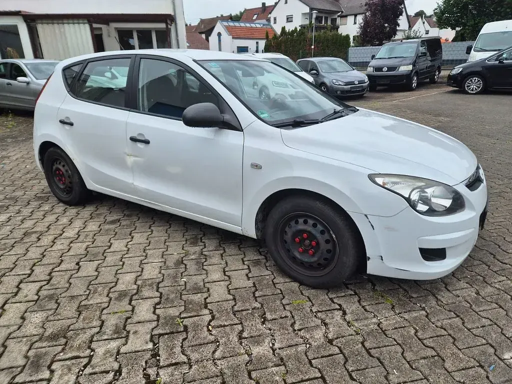 Gebraucht Hyundai i30 Edition+ 109 PS (80 kW) 2009 Weiß Limousine