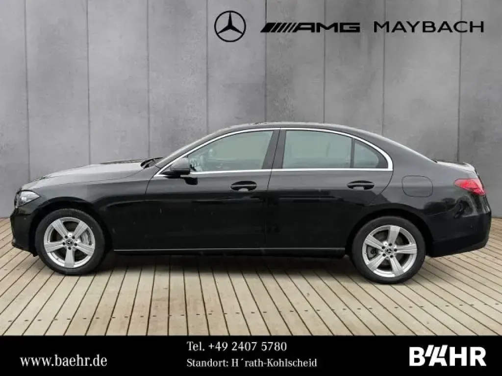 Gebraucht Mercedes C300e 197 PS (144 kW) 2024 Lack obsidianschwarz (metallic) Limousine
