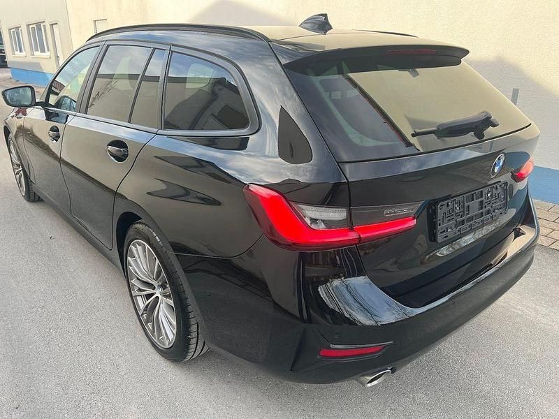 Gebraucht BMW 320 Advantage 190 PS (139 kW) 2020 Schwarz Kombi