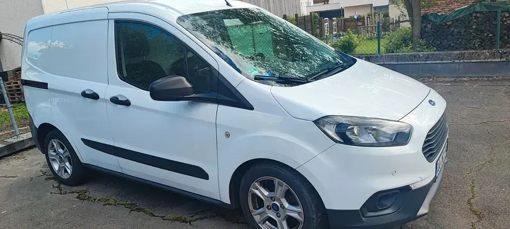 Gebraucht Ford Courier 102 PS (75 kW) 2021 Weiß Van / Kleinbus