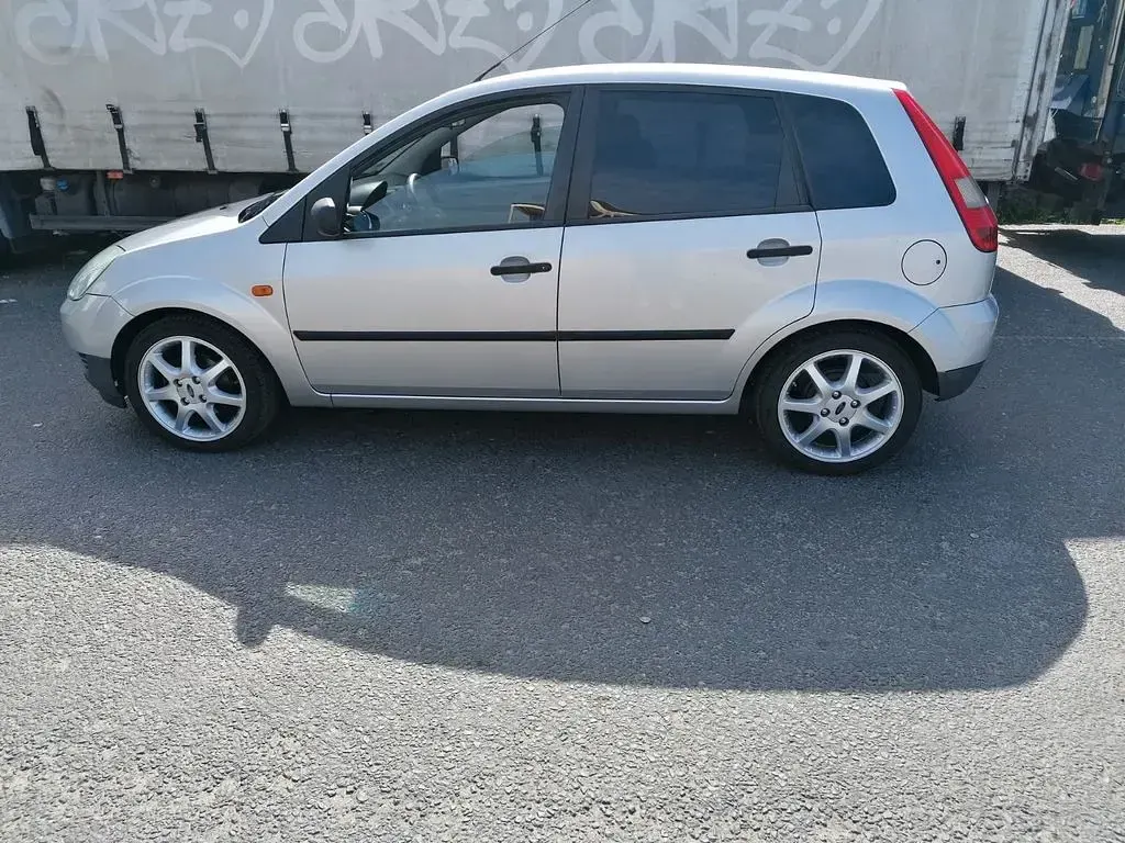 Gebraucht Ford Fiesta 69 PS (50 kW) 2003 Silber Kleinwagen
