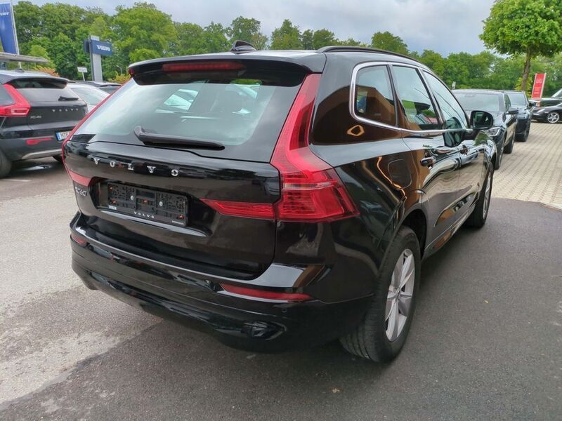 Gebraucht Volvo XC60 Momentum 235 PS (172 kW) 2022 Schwarz SUV