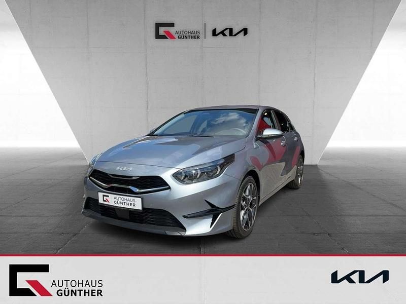 (css) lunar silver m Gebraucht 2025 Kia Ceed 4 Limousine | 26.490 € (Guter Preis) - Bild 1/4