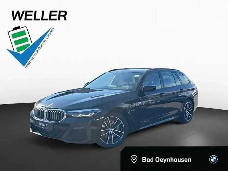 Saphirschwarz (schwarz) Gebraucht 2021 BMW 530e M Sport Kombi | 30.850 € (Etwas zu teuer) - Bild 1/4