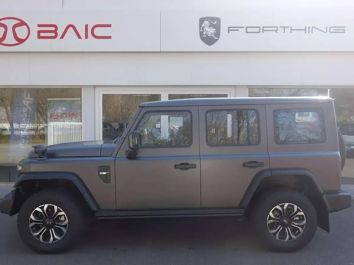 Neu BAW 212 166 PS (122 kW) 2026 Schwarz SUV