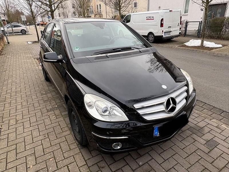 Gebraucht Mercedes B180 116 PS (85 kW) 2010 Schwarz Van / Kleinbus
