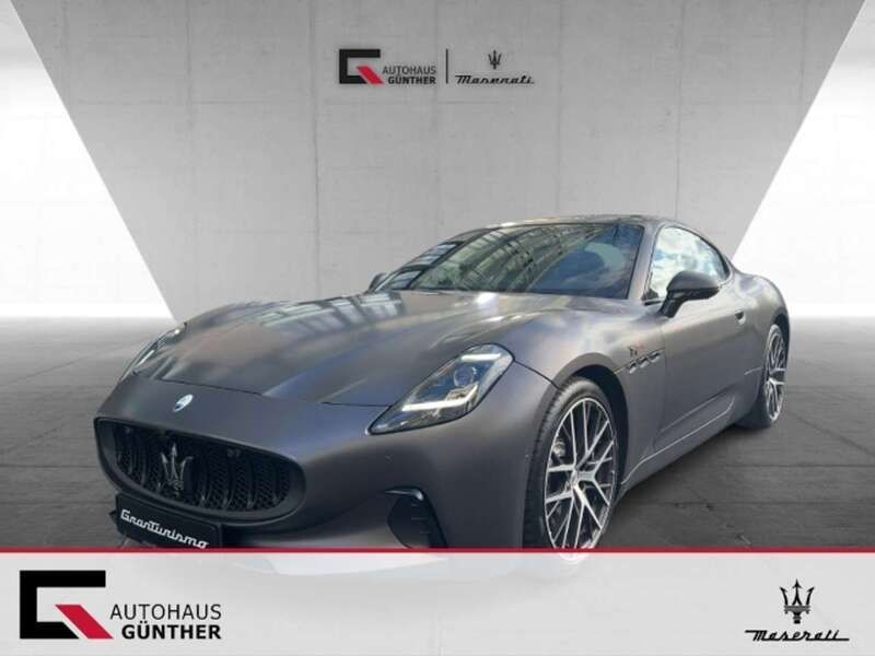 Grau (grigio matt) Neu 2025 Maserati Granturismo Coupé | 197.900 € (Superpreis) - Bild 1/4