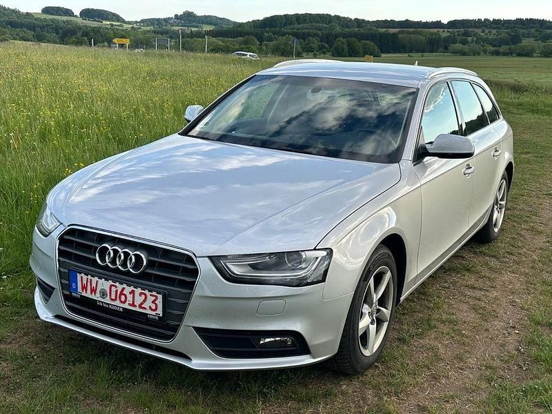 Silber Gebraucht 2013 Audi A4 Ambiente Kombi | 7.990 € (Fairer Preis) - Bild 1/4