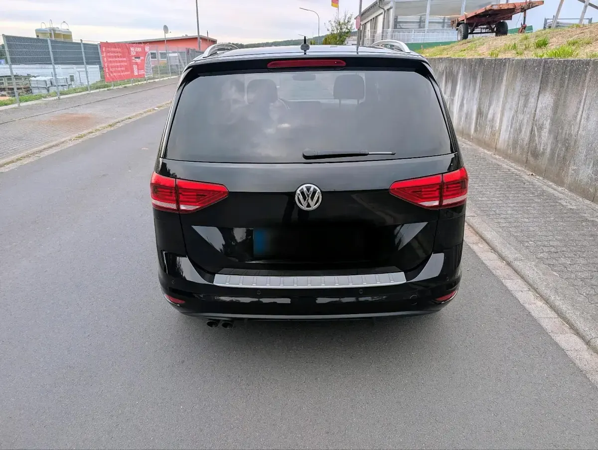 Gebraucht VW Touran Highline 150 PS (110 kW) 2016 Schwarz Van / Kleinbus