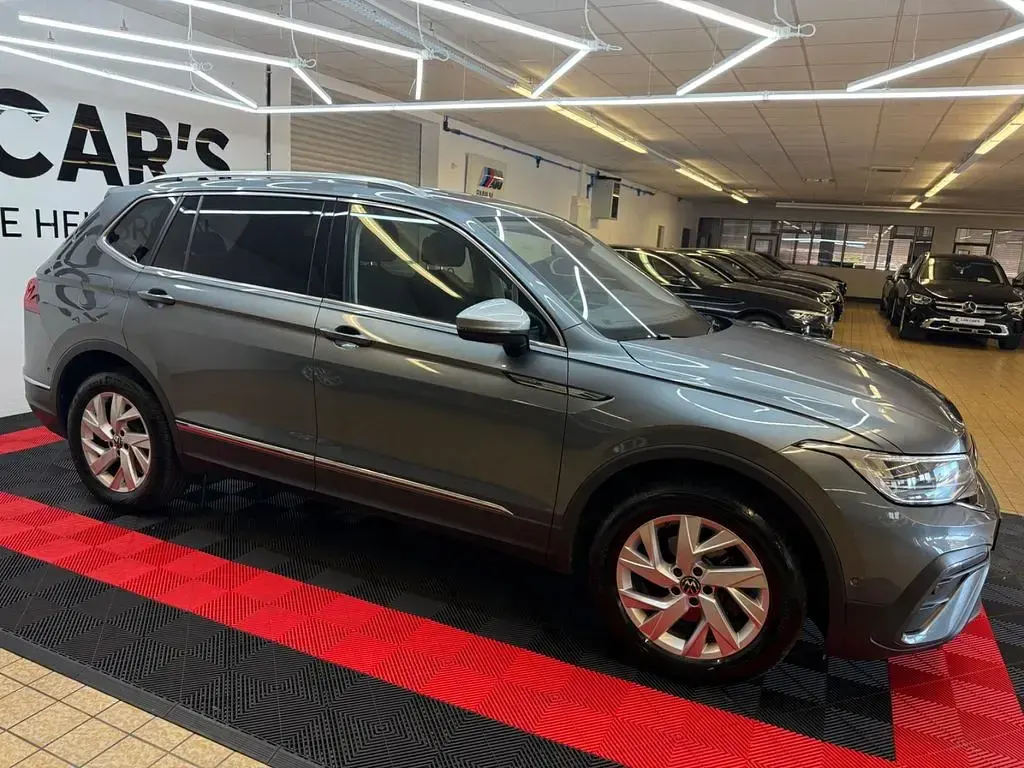 Gebraucht VW Tiguan Allspace Life 150 PS (110 kW) 2023 Grau SUV