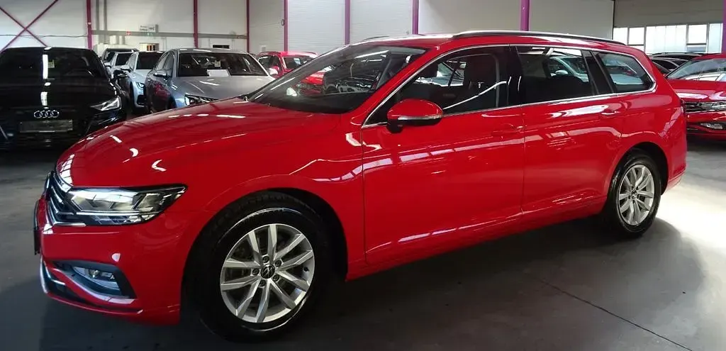 Second-hand VW Passat 122 CP (89 kW) 2023 Roșu Break