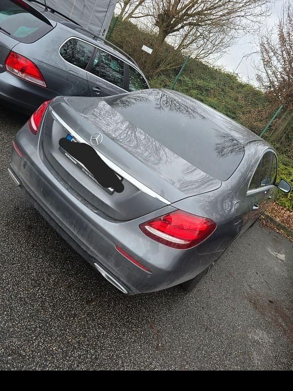 Grau Gebraucht 2019 Mercedes E400 Limousine | 33.000 € (Guter Preis) - Bild 1/4