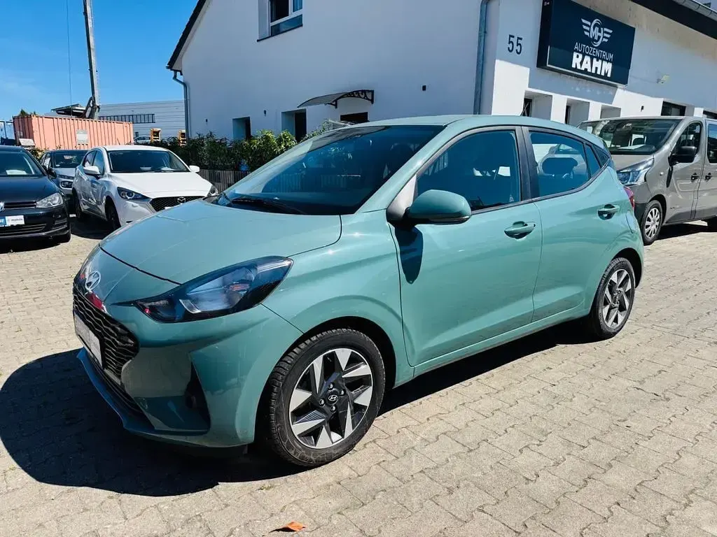 Gebraucht Hyundai i10 67 PS (49 kW) 2024 Grün Kleinwagen