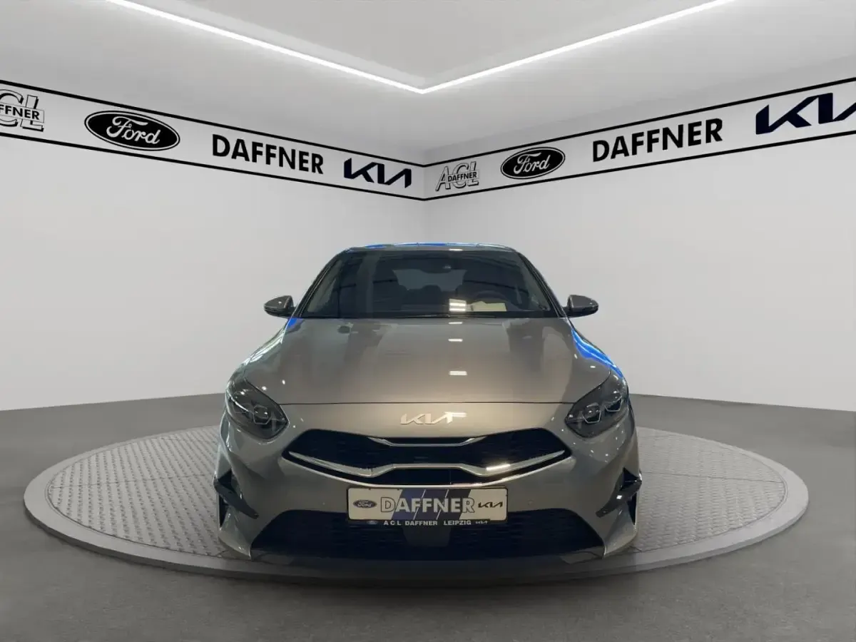 Neu Kia Ceed 140 PS (102 kW) 2025 (css) lunar silver m Kleinwagen
