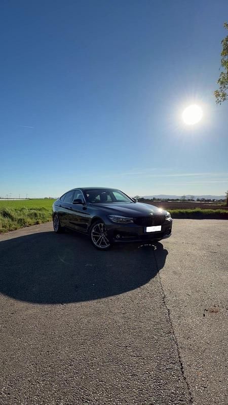 Gebraucht BMW 330 258 PS (189 kW) 2018 Grau Limousine