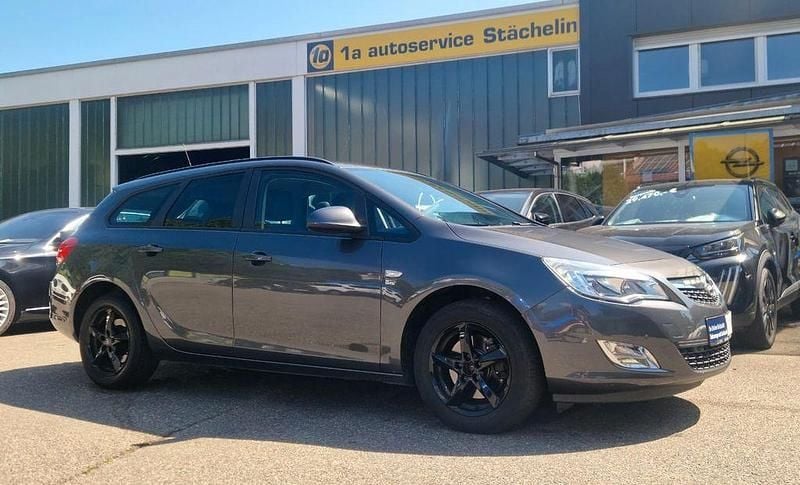 Grau Gebraucht 2012 Opel Astra S Kombi | 8.280 € (Etwas zu teuer) - Bild 1/4