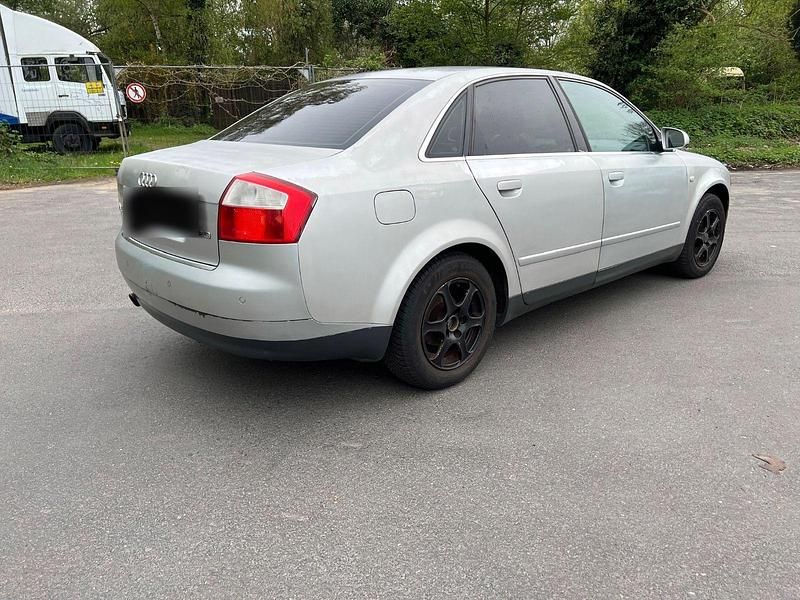 Second-hand Audi A4 131 CP (96 kW) 2001 Argintiu Berlinǎ