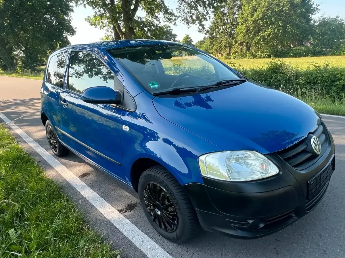 Gebraucht VW Fox 54 PS (39 kW) 2006 Blau Kleinwagen
