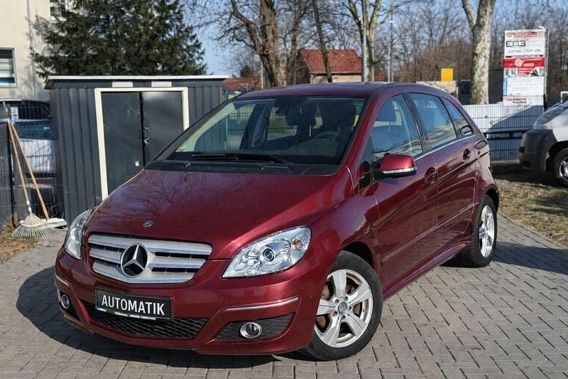 Gebraucht Mercedes B200 136 PS (100 kW) 2009 Rot Van / Kleinbus