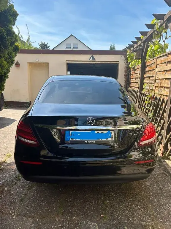 Second-hand Mercedes E220 194 CP (142 kW) 2019 Negru Berlinǎ