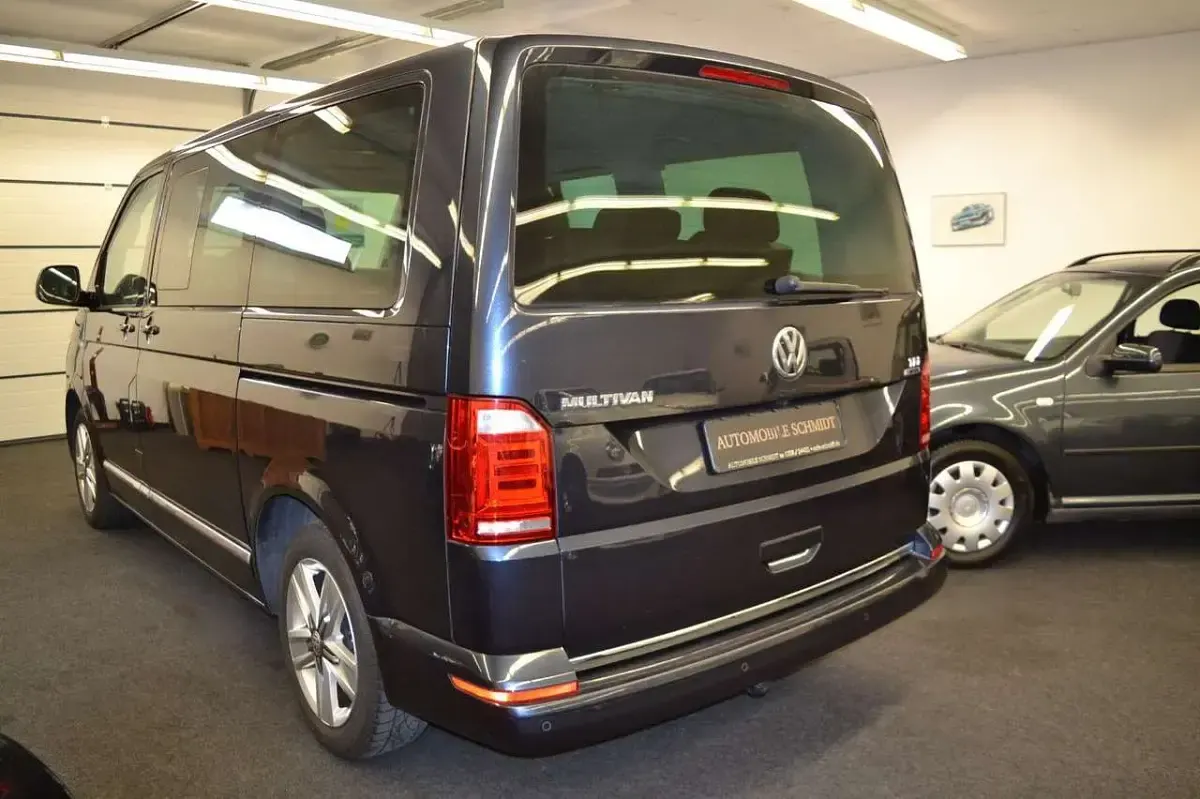 Gebraucht VW Multivan Highline 204 PS (150 kW) 2016 Starlight blue Van / Kleinbus