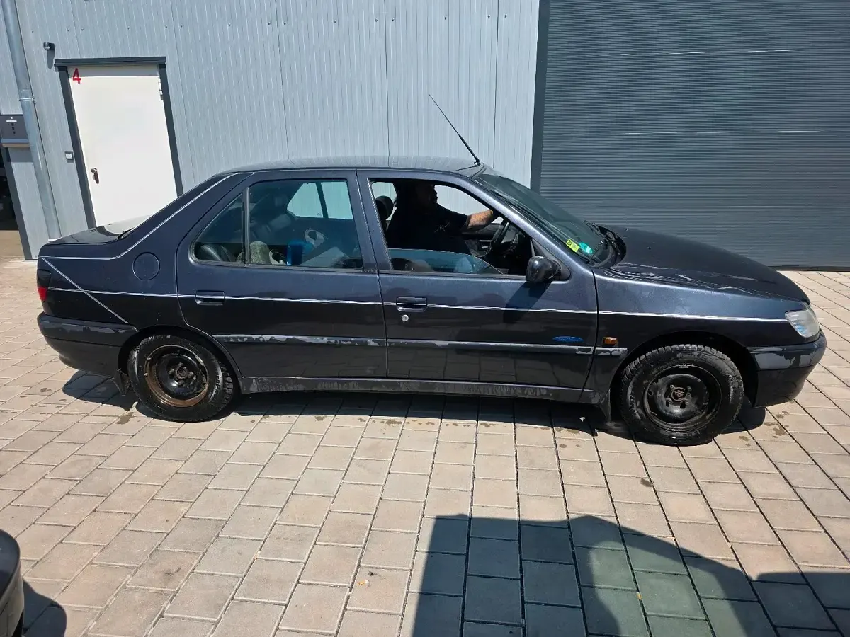 Gebraucht Peugeot 306 89 PS (65 kW) 1999 Grau Limousine