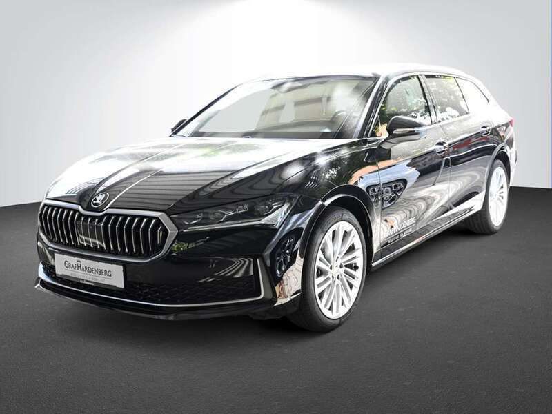 Ebony schwarz metallic Gebraucht 2025 Skoda Superb Selection Kombi | 46.790 € (Teuer) - Bild 1/4