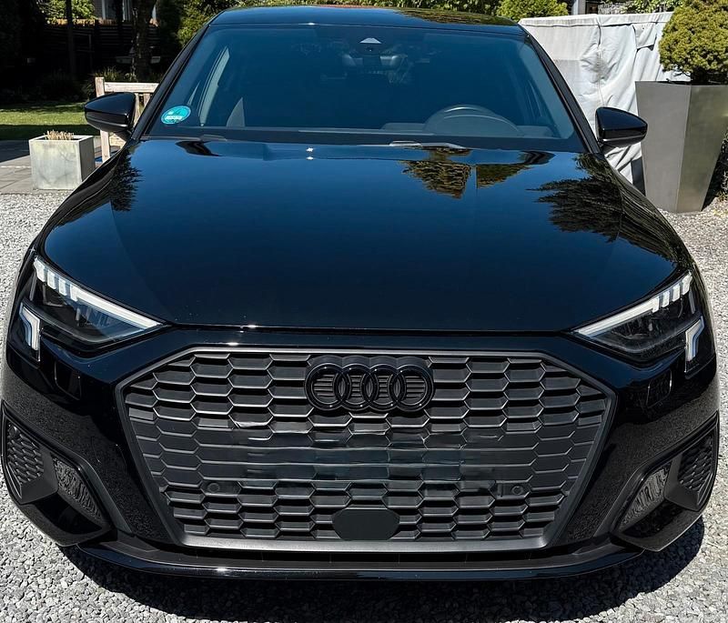Schwarz Gebraucht 2021 Audi A3 Sportback Ambiente Kombi | 21.250 € (Guter Preis) - Bild 1/4