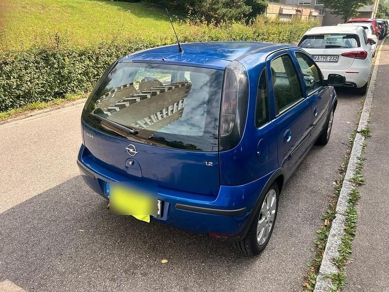 Blau Gebraucht 2004 Opel Corsa Kleinwagen | 750 € (Superpreis) - Bild 1/4