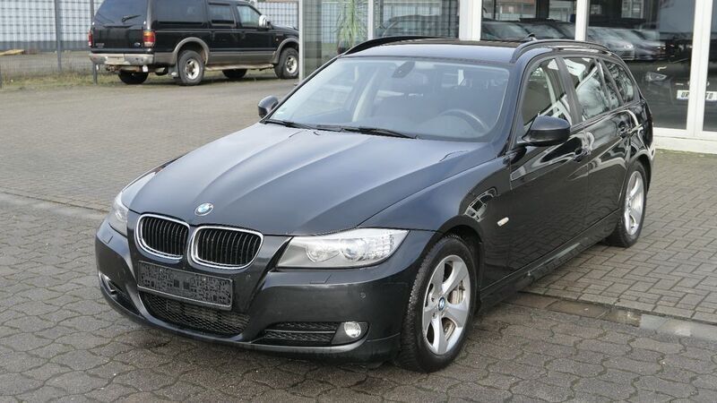 Black sapphire metallic Gebraucht 2012 BMW 320 Efficient Dynamics Kombi | 6.790 € (Guter Preis) - Bild 1/4