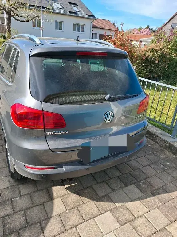 Second-hand VW Tiguan Life 140 CP (102 kW) 2013 Gri SUV