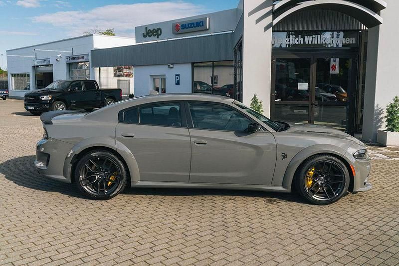 Neu Dodge Charger 727 PS (534 kW) 2025 Grau Limousine