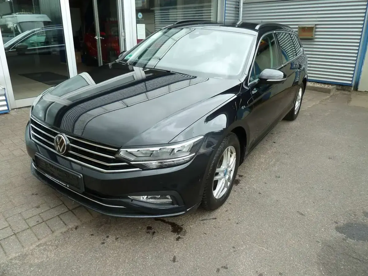 Gebraucht VW Passat Business 150 PS (110 kW) 2023 Deep black perleffekt Kombi